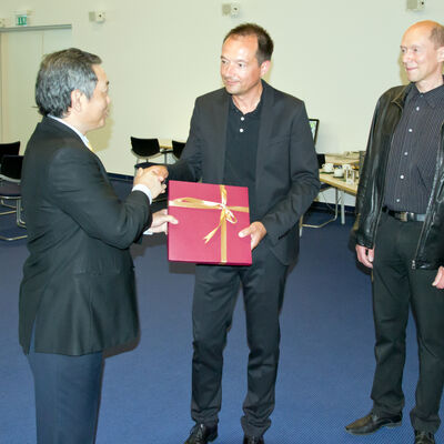 Wolfgang und Thomas Salzbrenner mit vietnamesischem Vizeminister für I&K (2014)